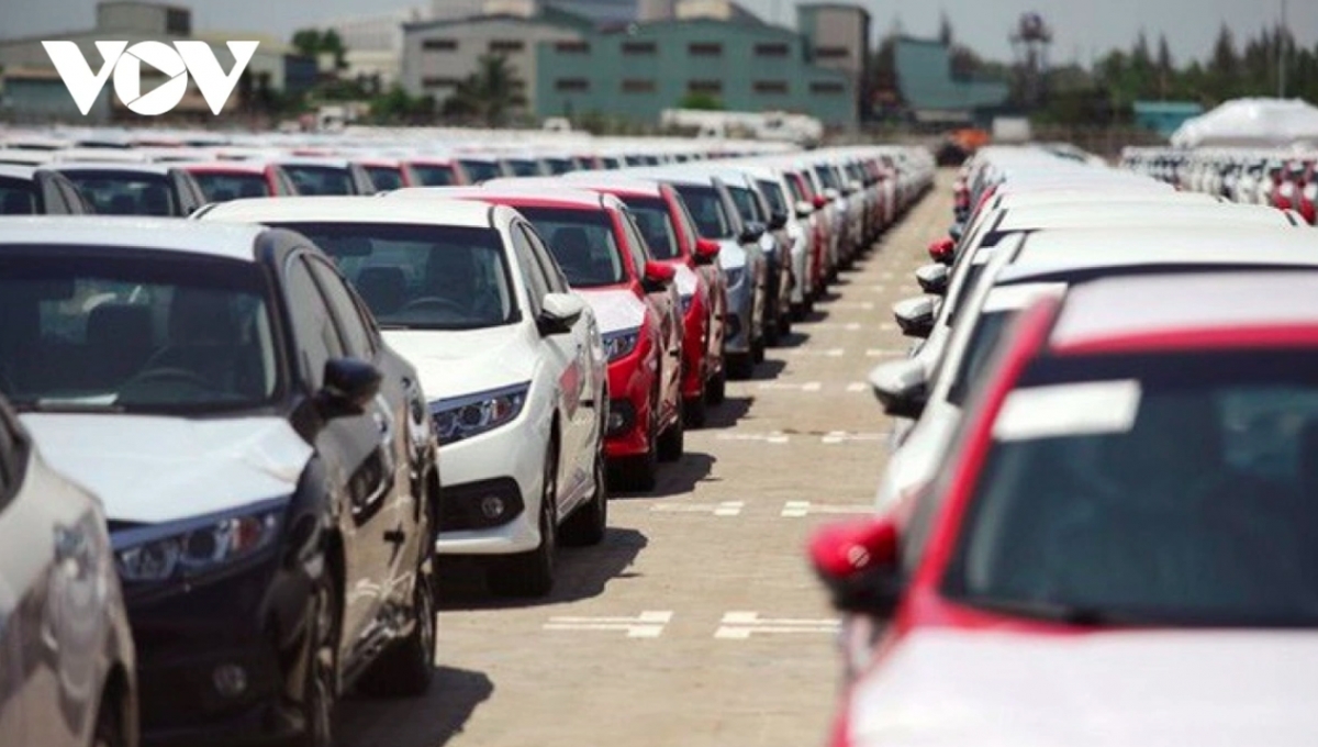 Vietnam spends over US$2.5 billion on importing cars over nine-month period